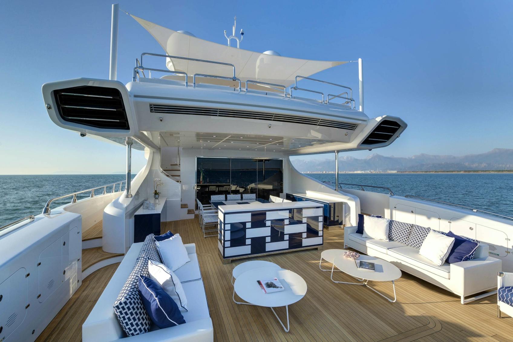 Seasonal Rates for DA VINCI Private Luxury Yacht For Charter