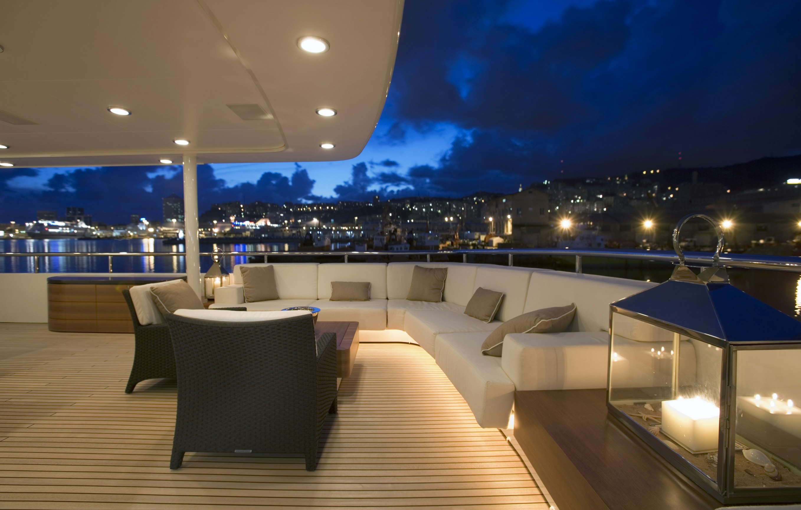 Seasonal Rates for DEEP BLUE II Private Luxury Yacht For Charter