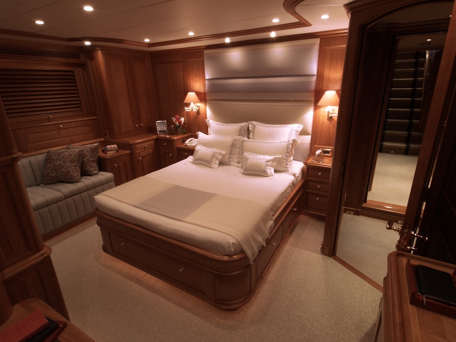 Features for DRUMBEAT Private Luxury Yacht For charter