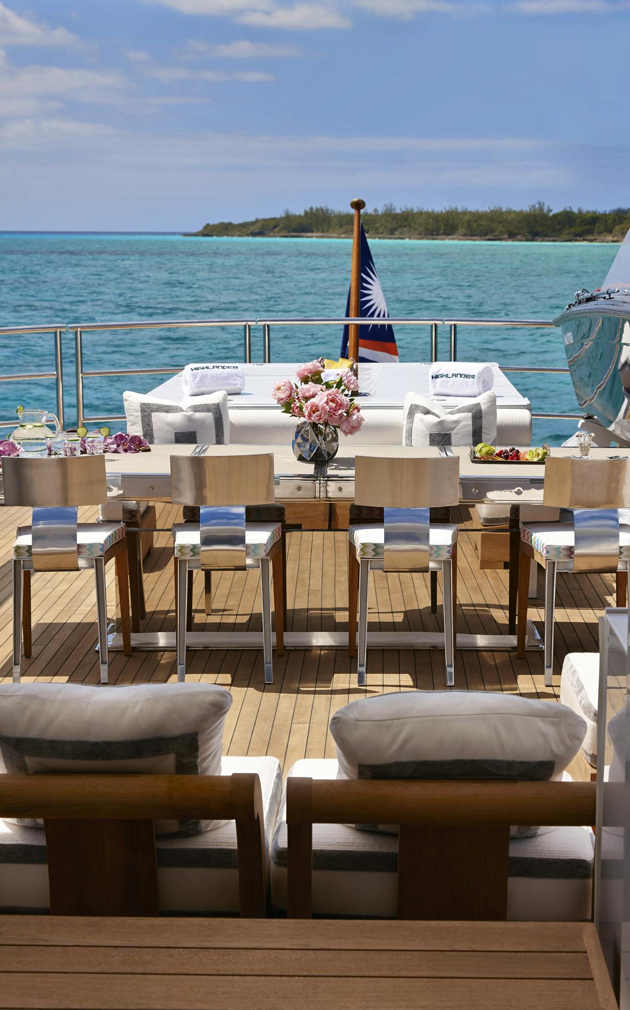 Seasonal Rates for HIGHLANDER Private Luxury Yacht For Charter