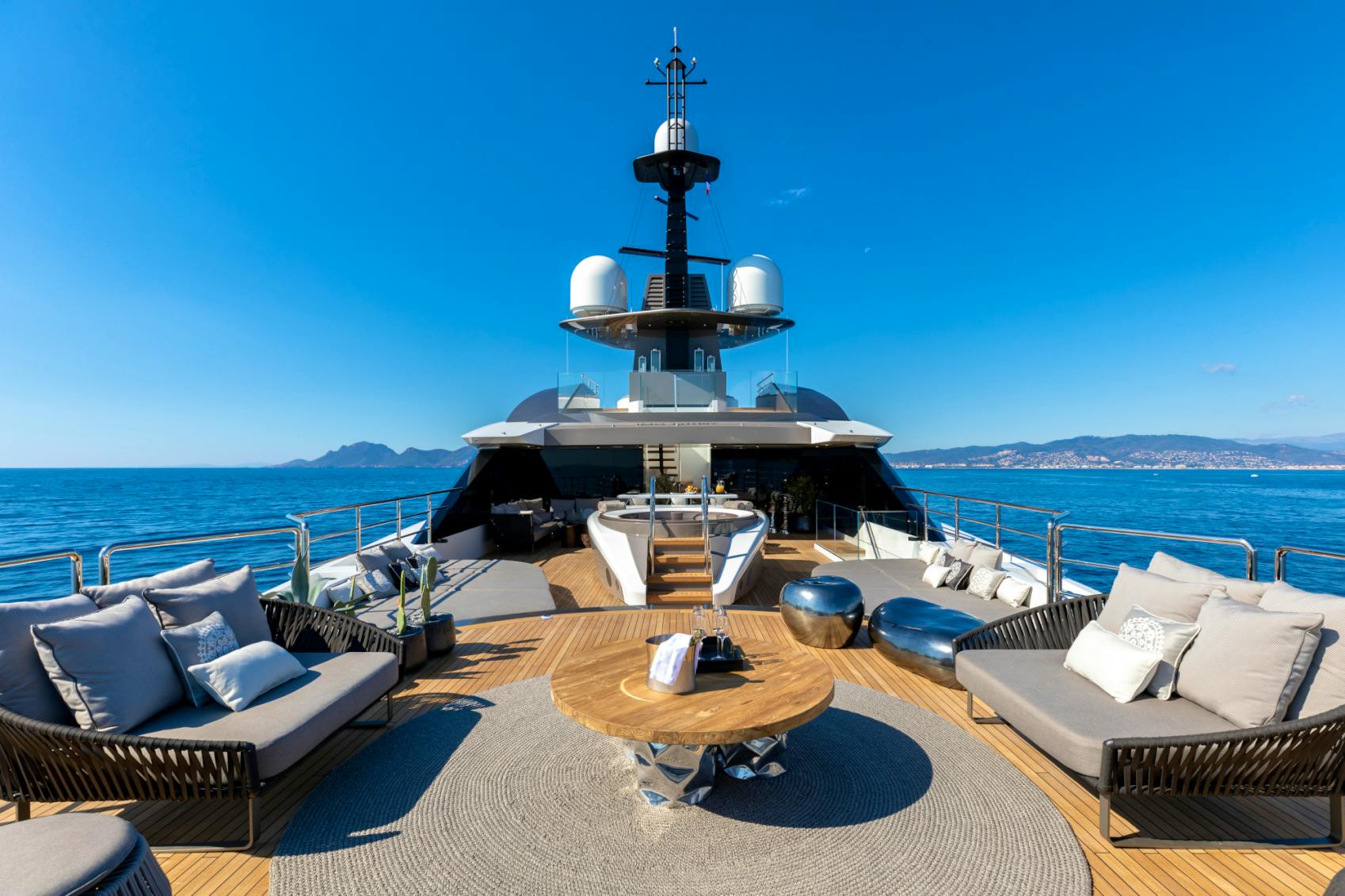 Features for SOLO Private Luxury Yacht For charter