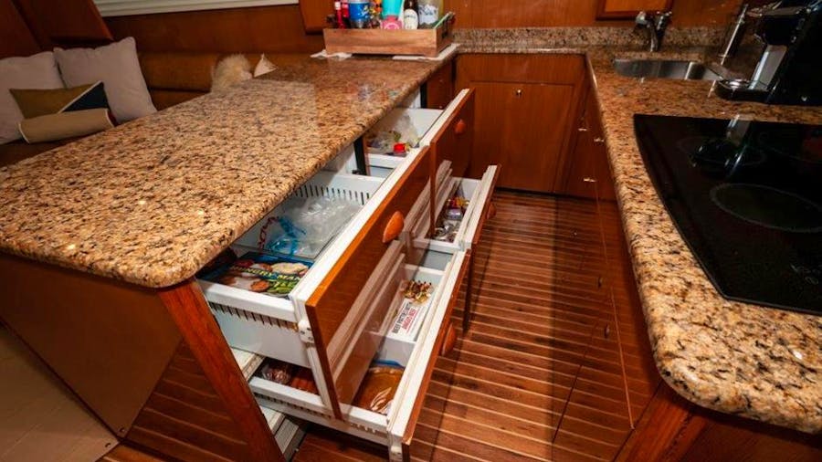 Dead Line Yacht For Sale 52 Viking 2004