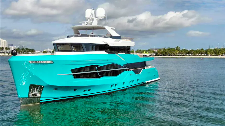 32XP HULL #5 Yacht for Sale | 105 NUMARINE 2022