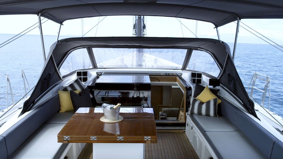 Oyster 825 Yacht