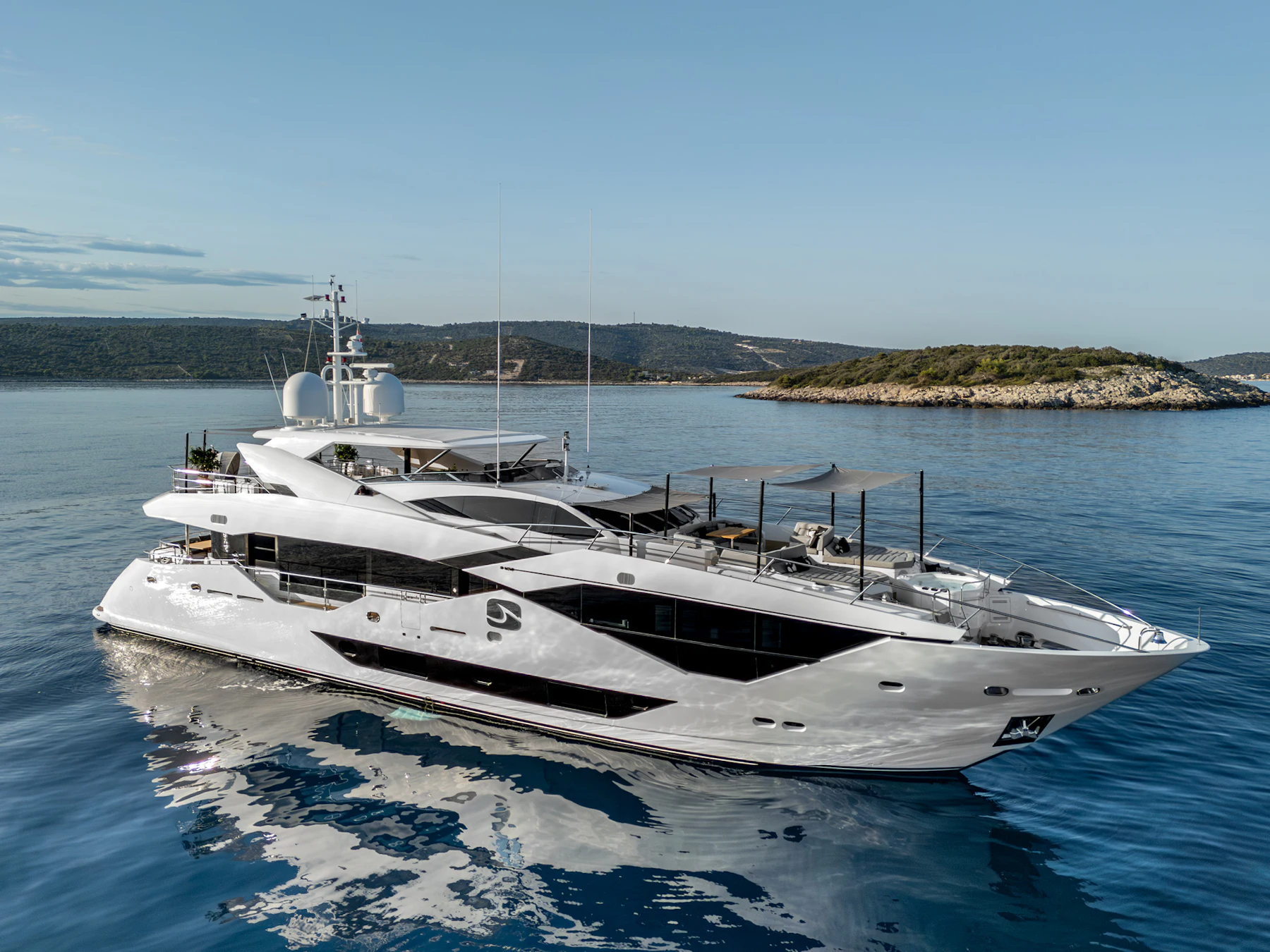 NOROADER yacht charter 3