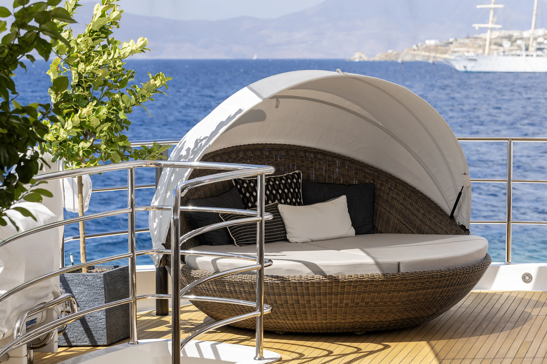 NOROADER yacht charter 5