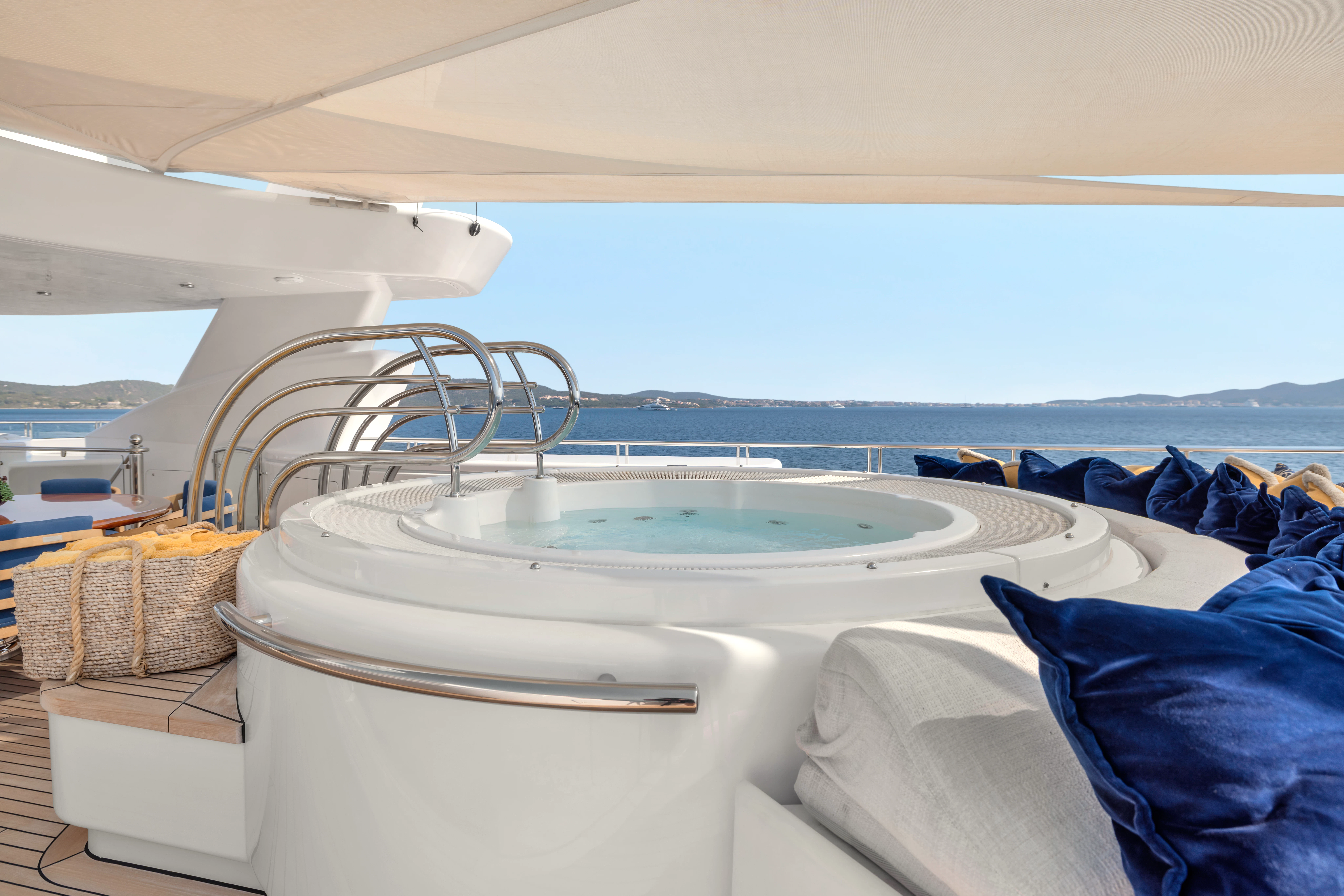 a white tub on a boat aboard AMICA MEA Yacht for Sale