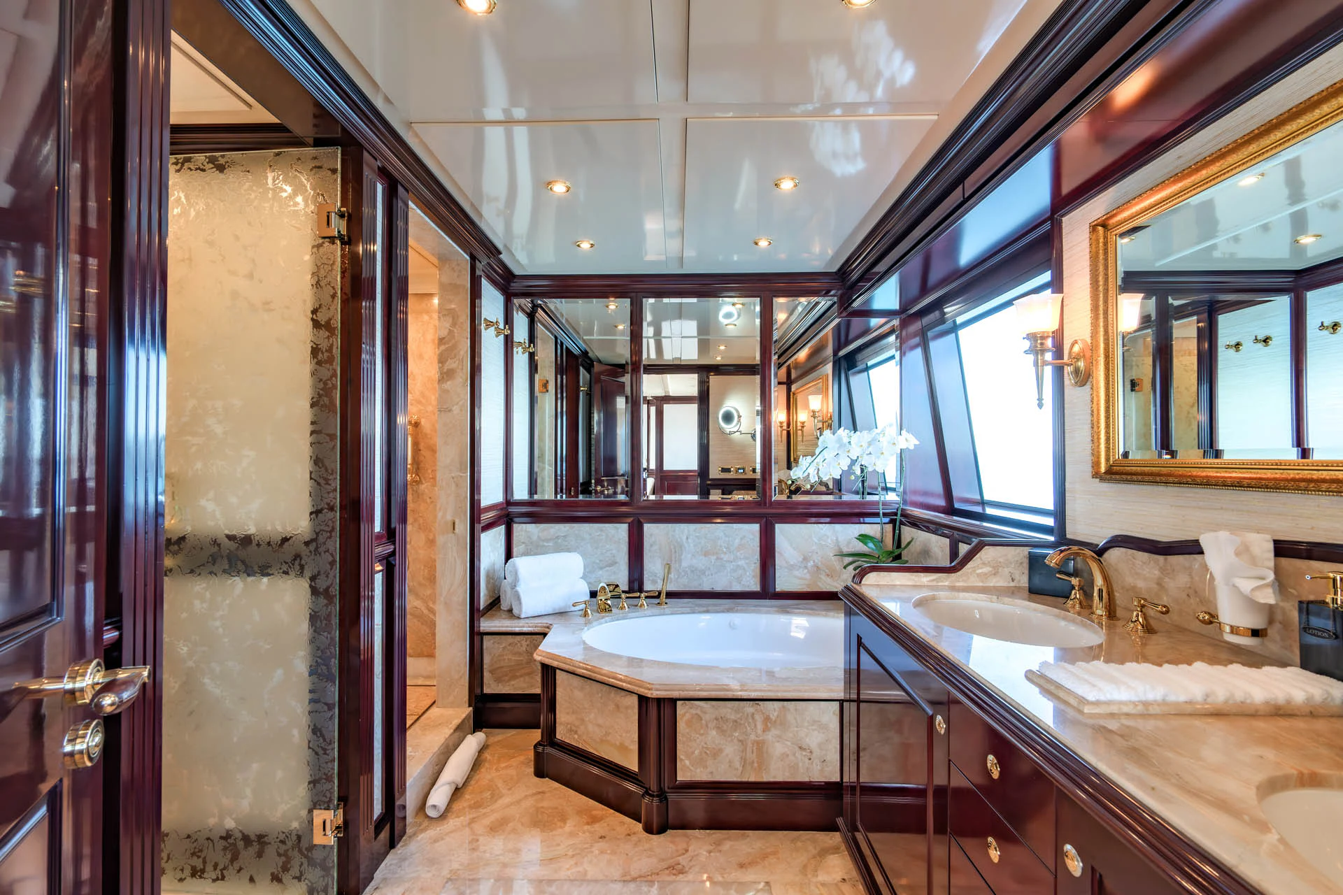 a bathroom with a large tub aboard SWEET CAROLINE II Yacht for Sale