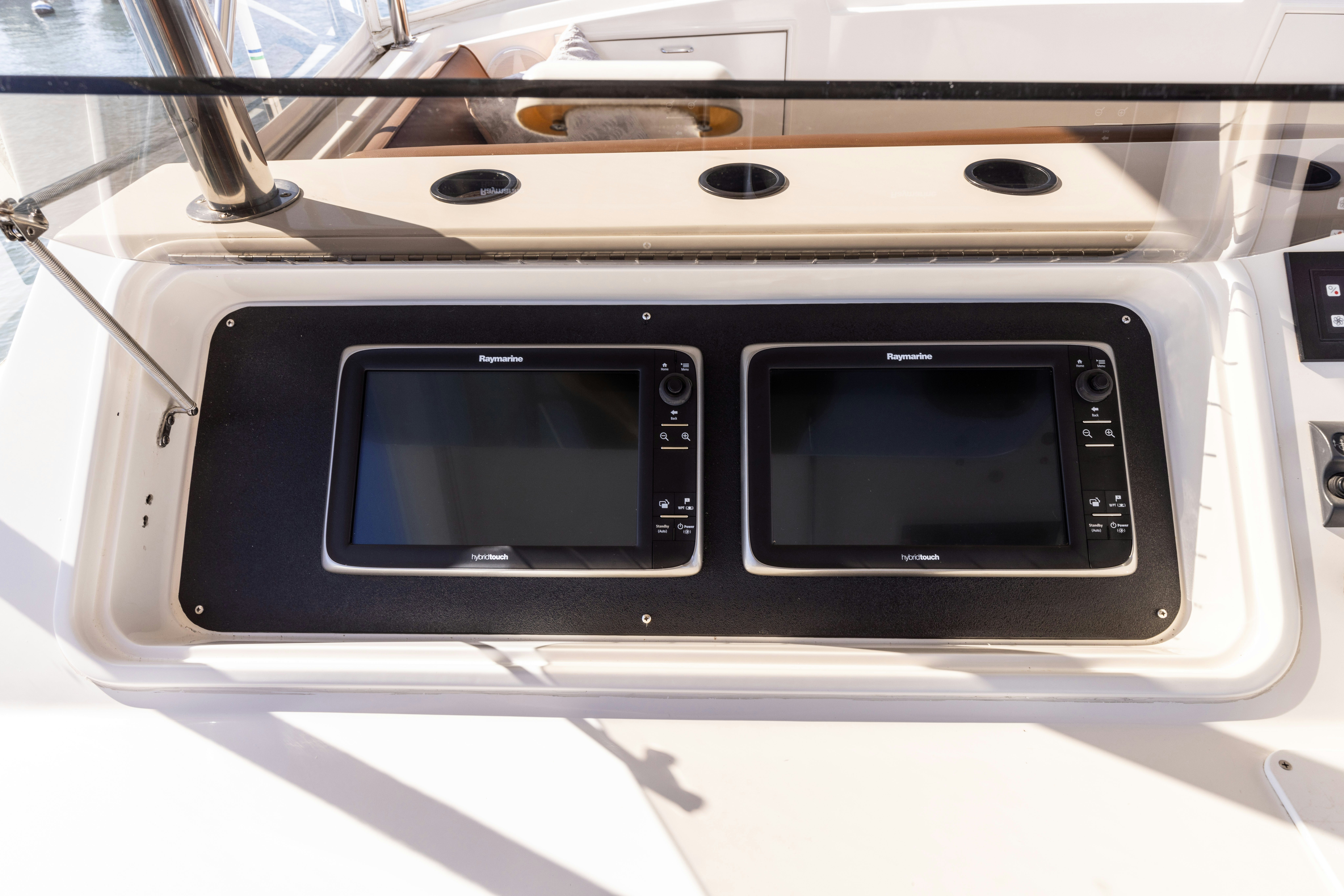 a white microwave oven aboard LUCKY MARLIN Yacht for Sale