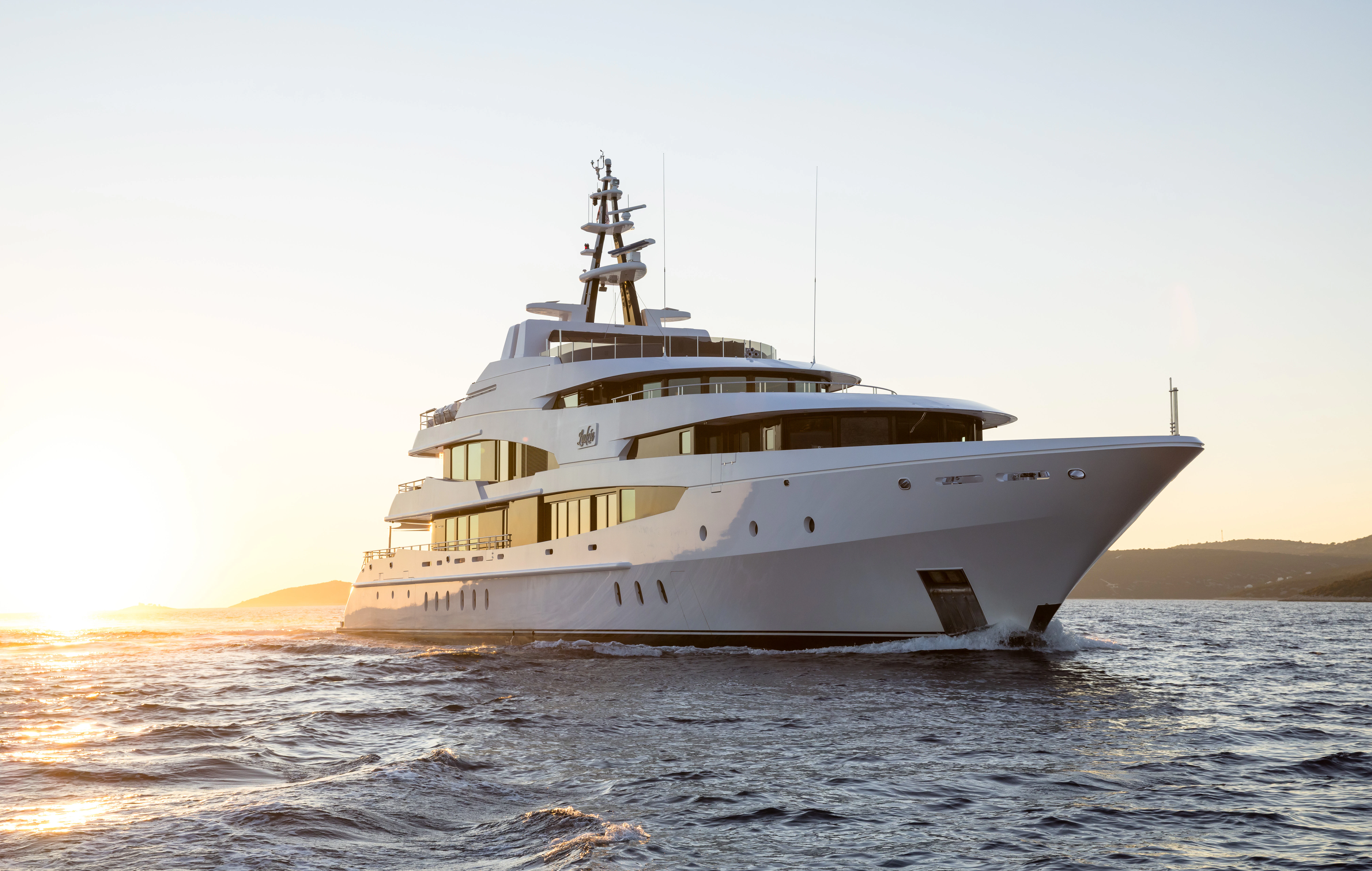 LUDZIE Yacht for Charter