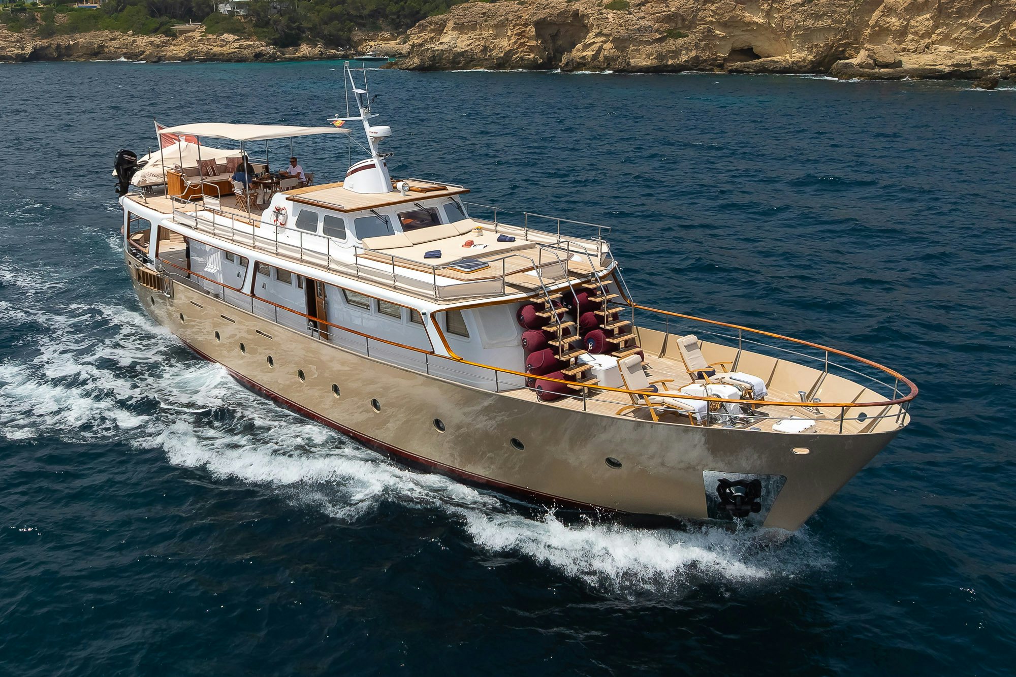 a boat with people on it aboard BLACK PEPPER Yacht for Sale