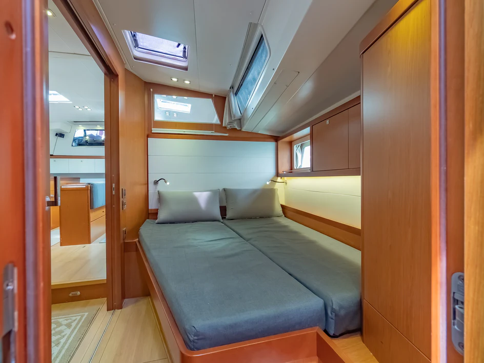 a train with a bed aboard IMPERIA Yacht for Sale