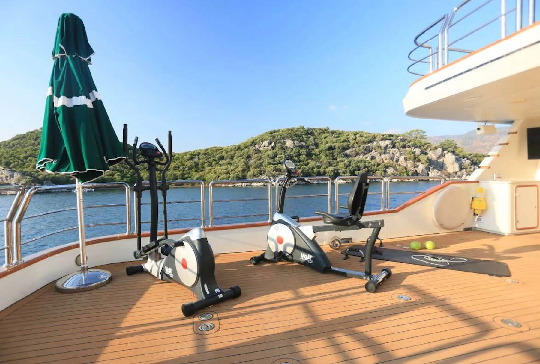 FORTY LOVE yacht charter 5