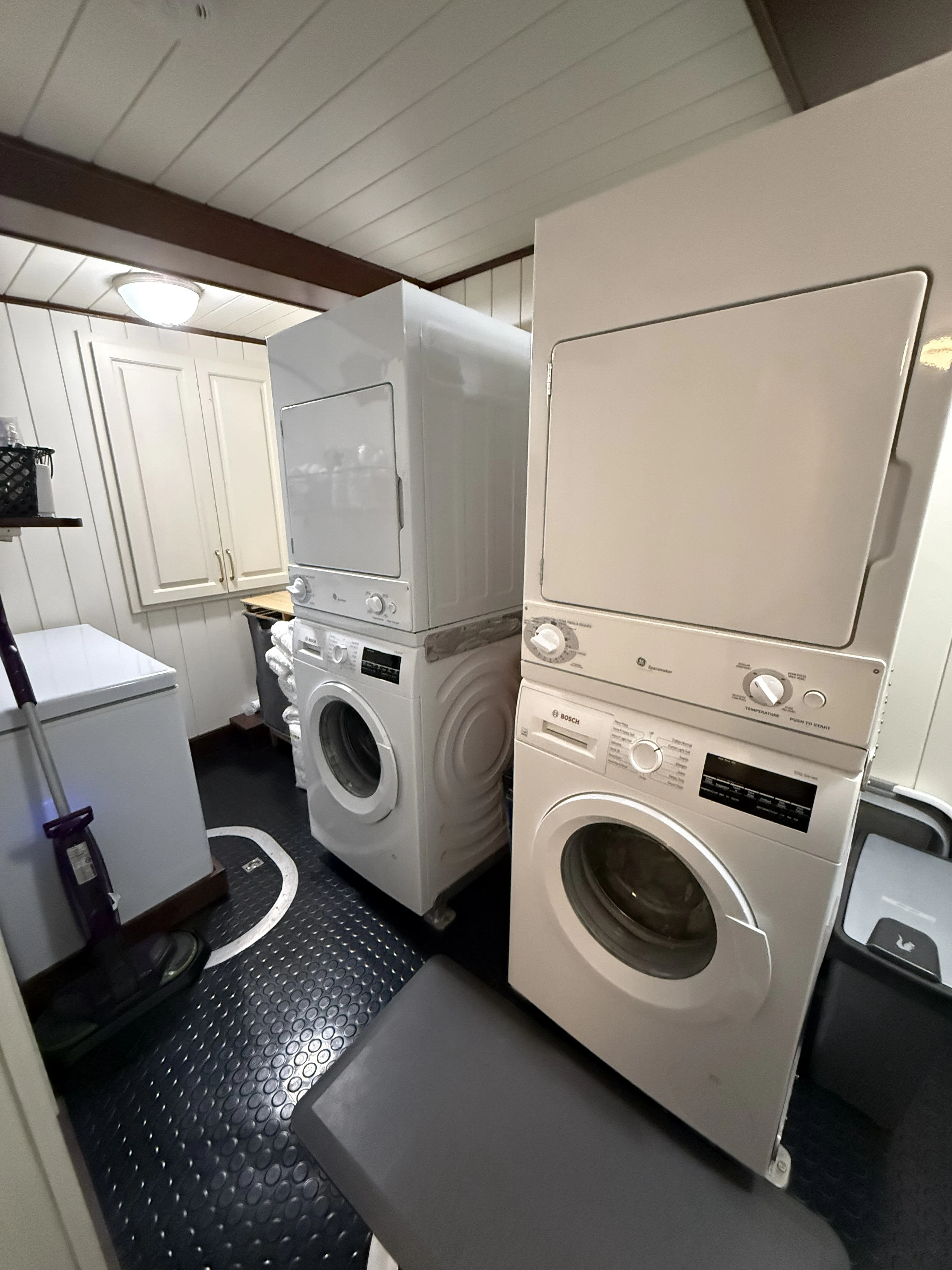 a room with a washing machine and a washer aboard ANNE S PIERCE Yacht for Sale