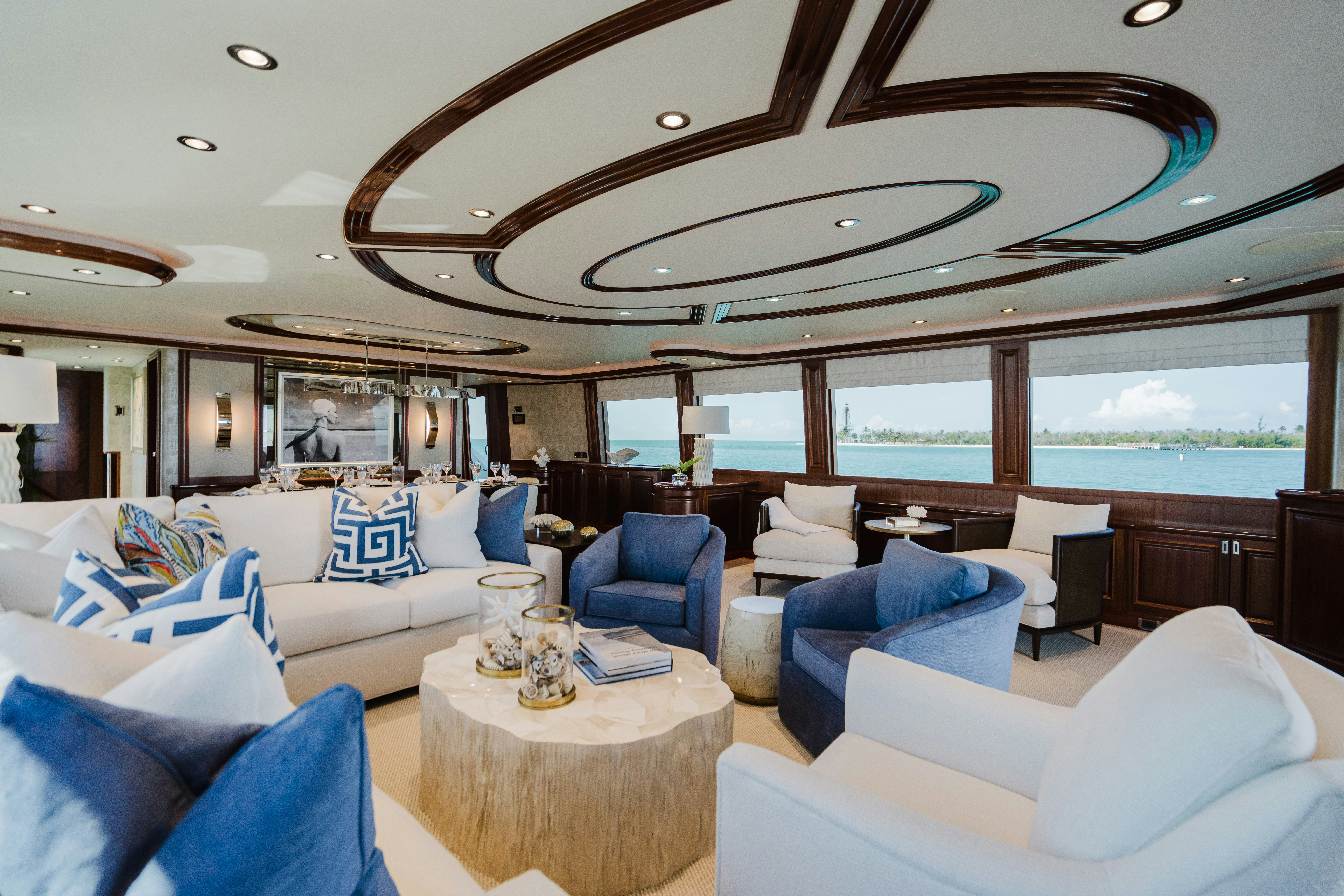 a large living room with a large ceiling aboard SEAQUINN Yacht for Sale