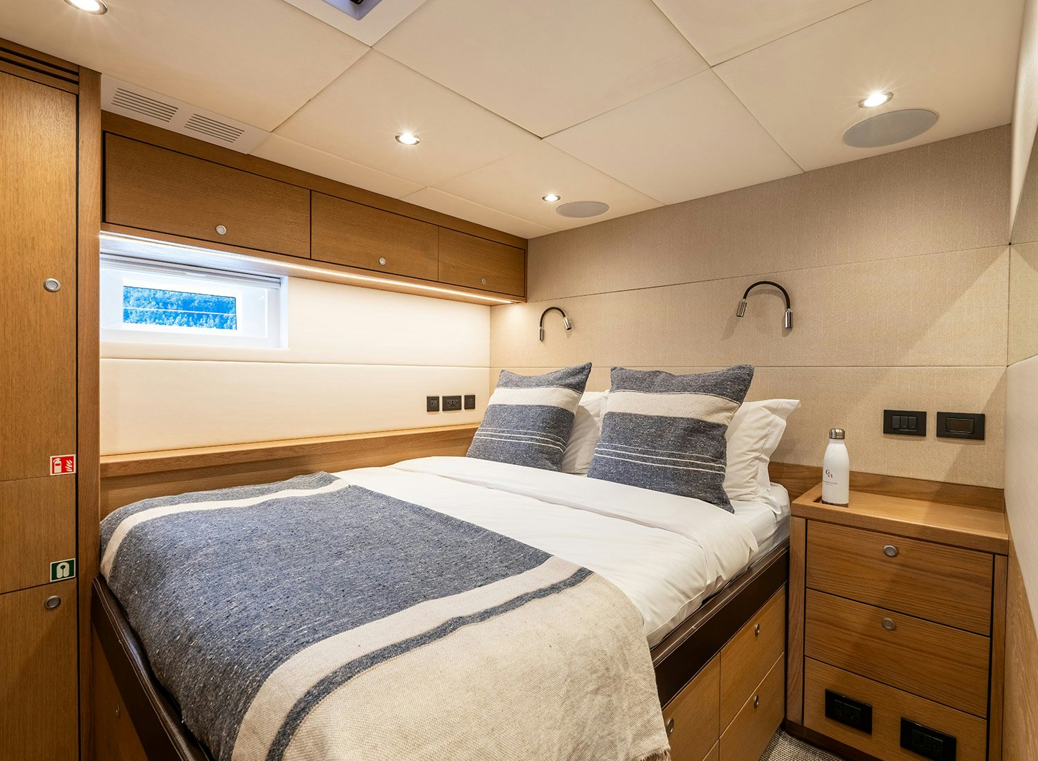 a bedroom with a bed and a dresser aboard CHAMPAGNE HIPPY Yacht for Sale