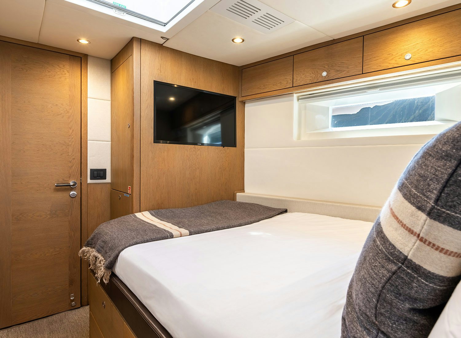 a room with a bed and a television aboard CHAMPAGNE HIPPY Yacht for Sale