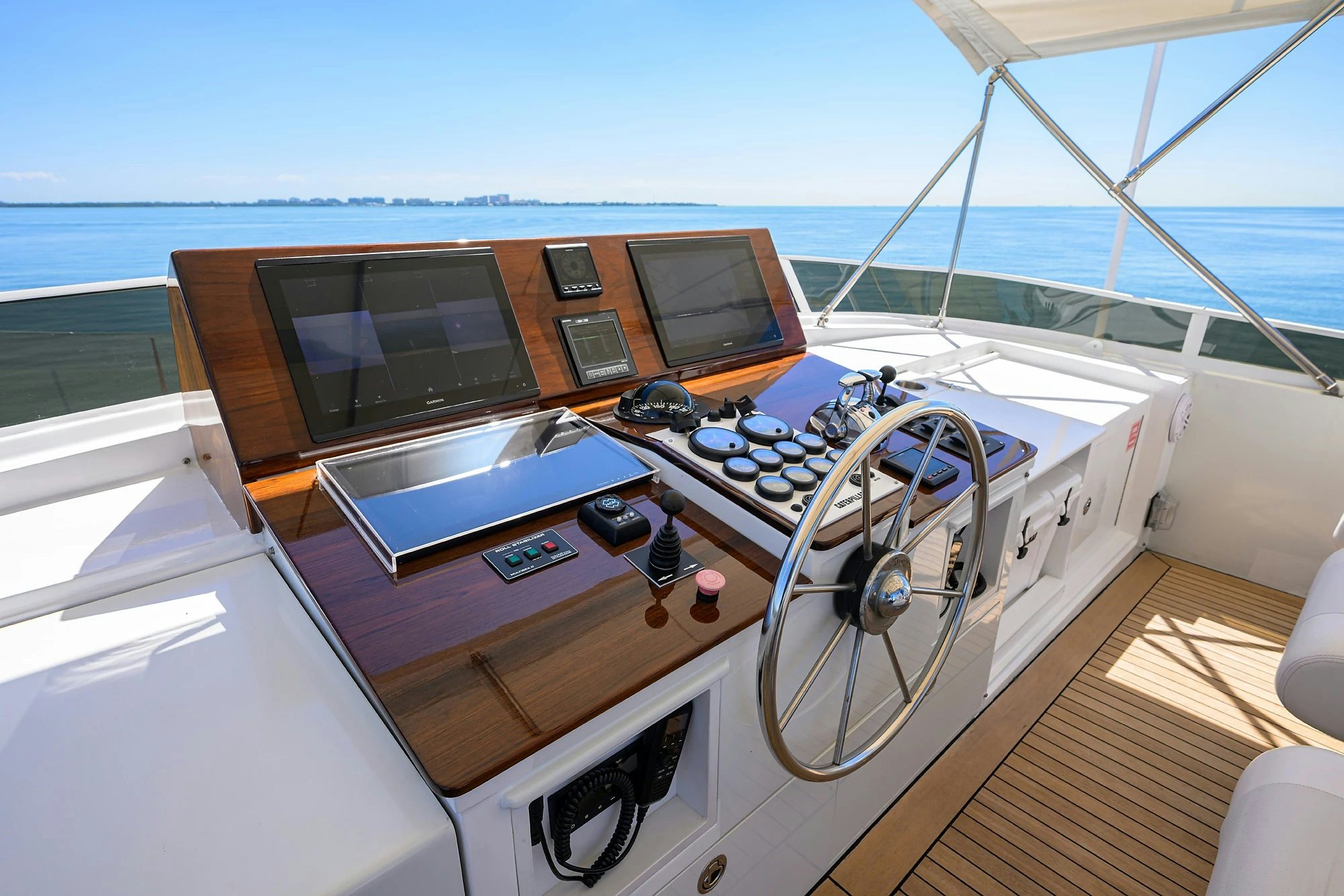 inside of a boat aboard AVENTURER Yacht for Sale