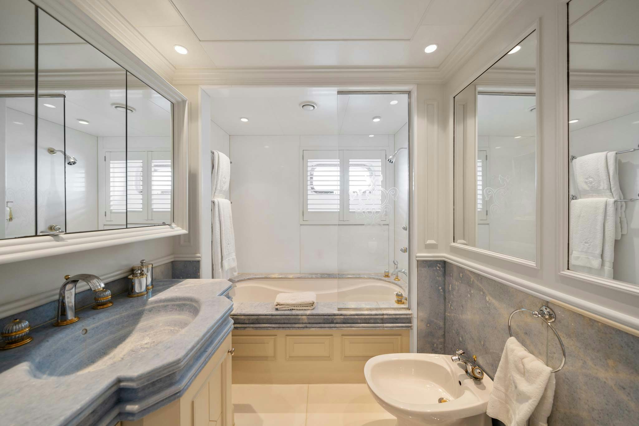 a bathroom with a large tub aboard MOSAIQUE Yacht for Charter