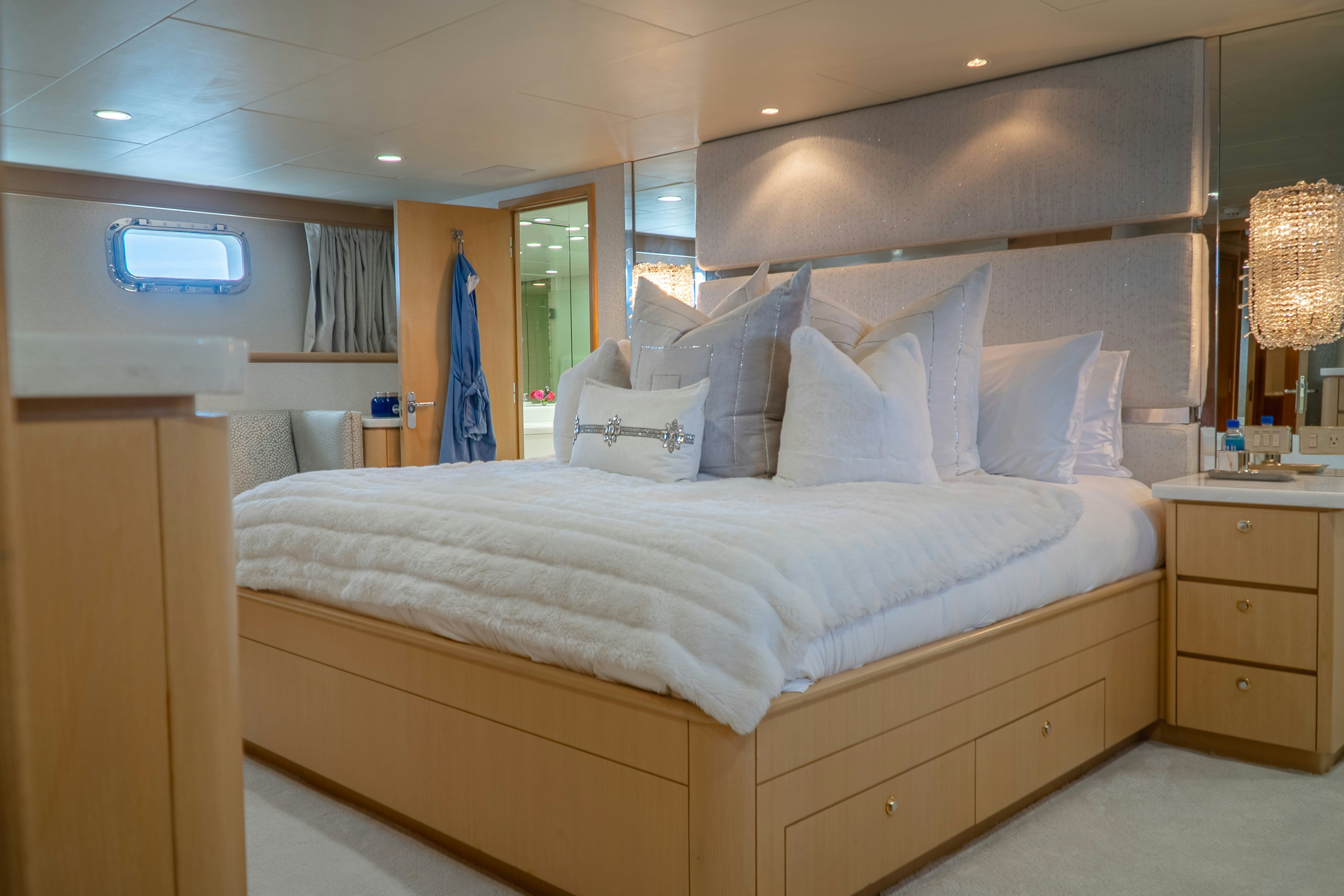a bed with white sheets aboard GALE WINDS Yacht for Sale