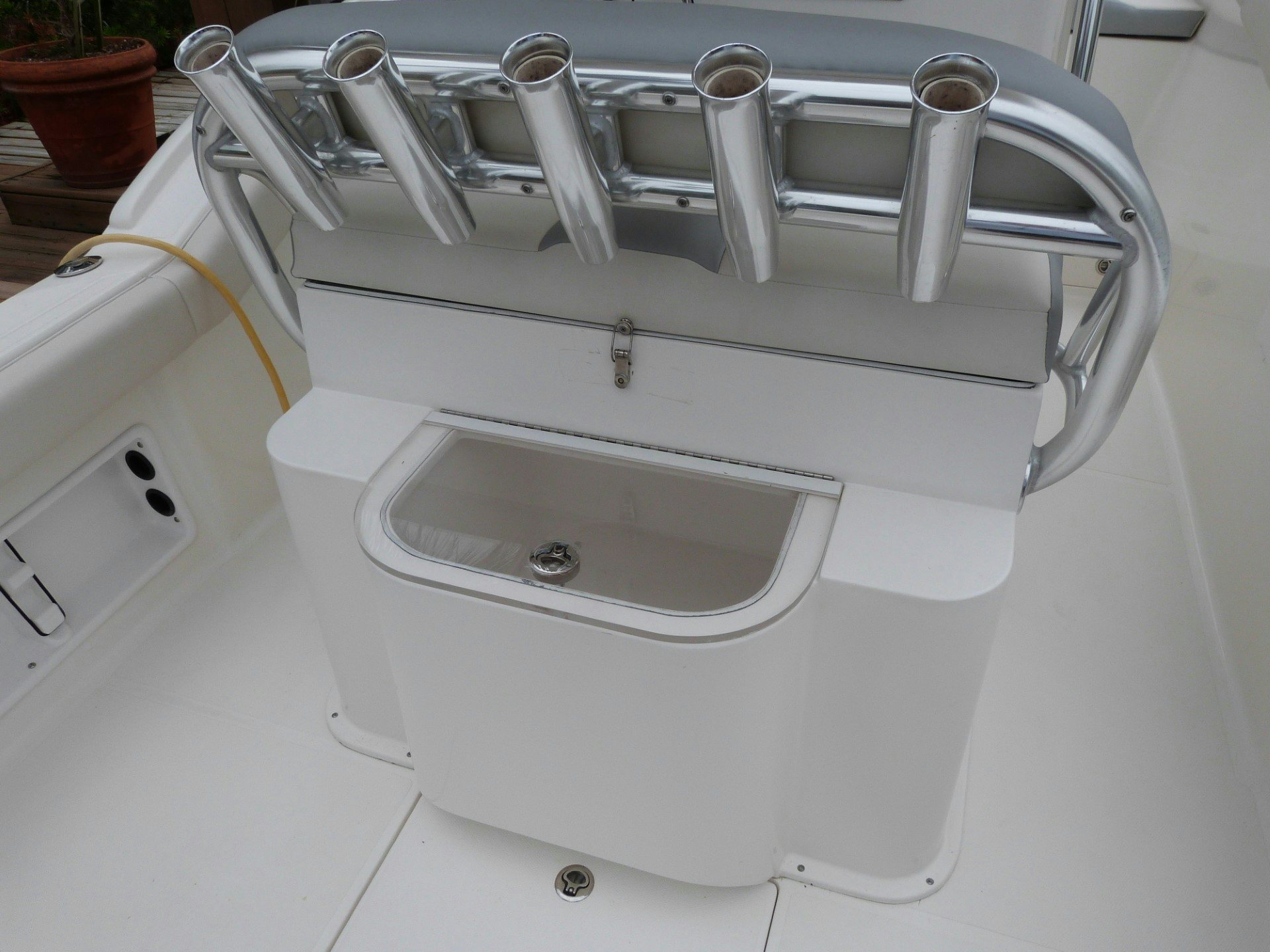 a white washing machine aboard T/t sally jo Yacht for Sale