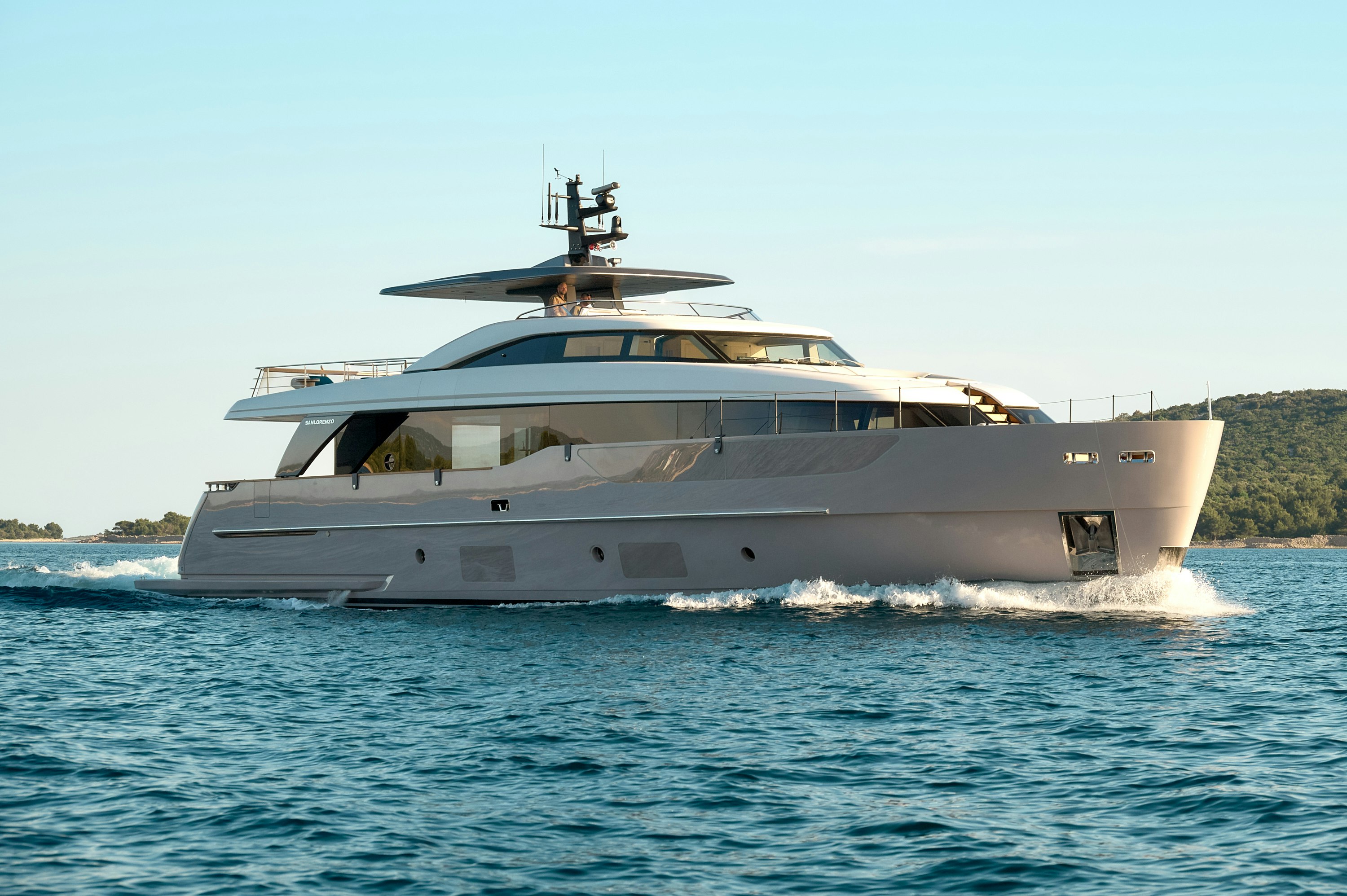 ※２号艇　※ SYNERGY Yacht for Charter | 86' (26m) 2017 4 Cabins Sunseeker | N&J