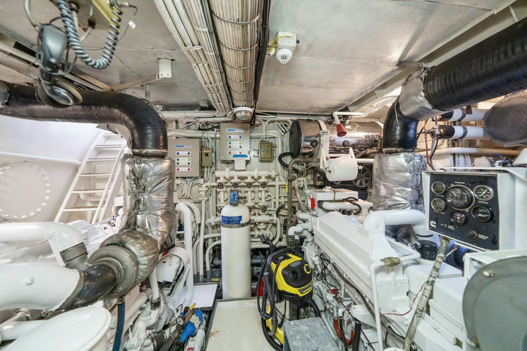 a room with machinery aboard AMMIRAGLIO Yacht for Sale