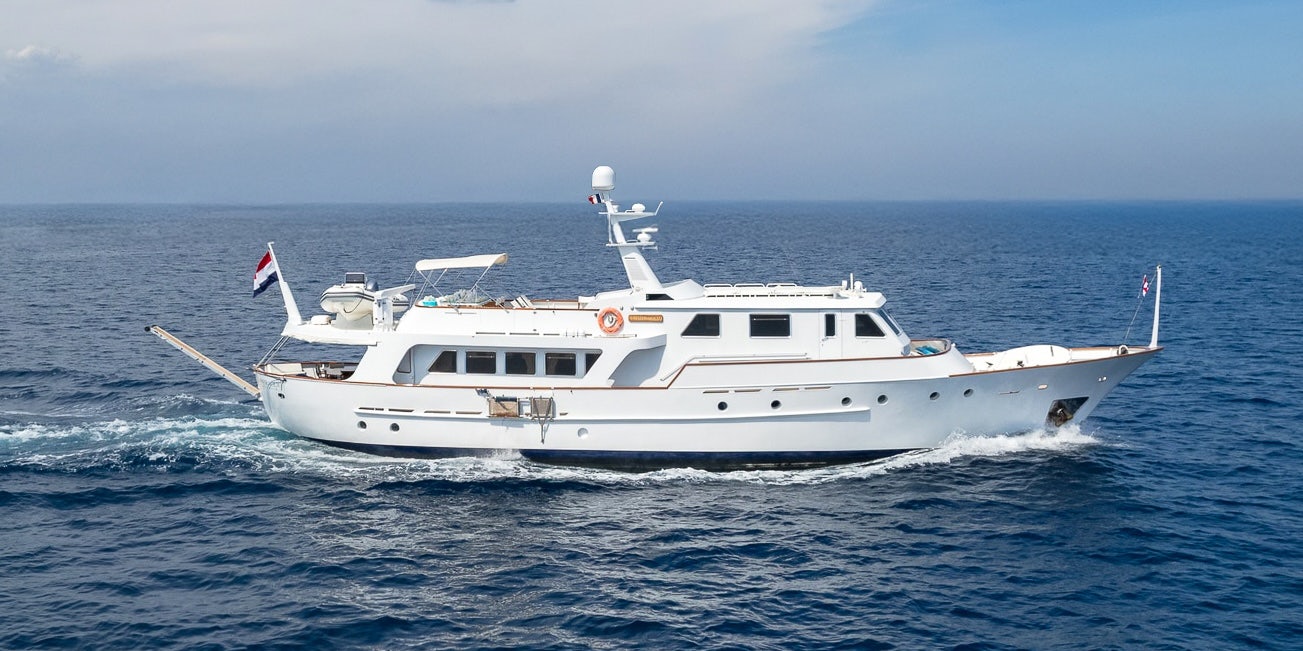a white boat in the water aboard AMMIRAGLIO Yacht for Sale