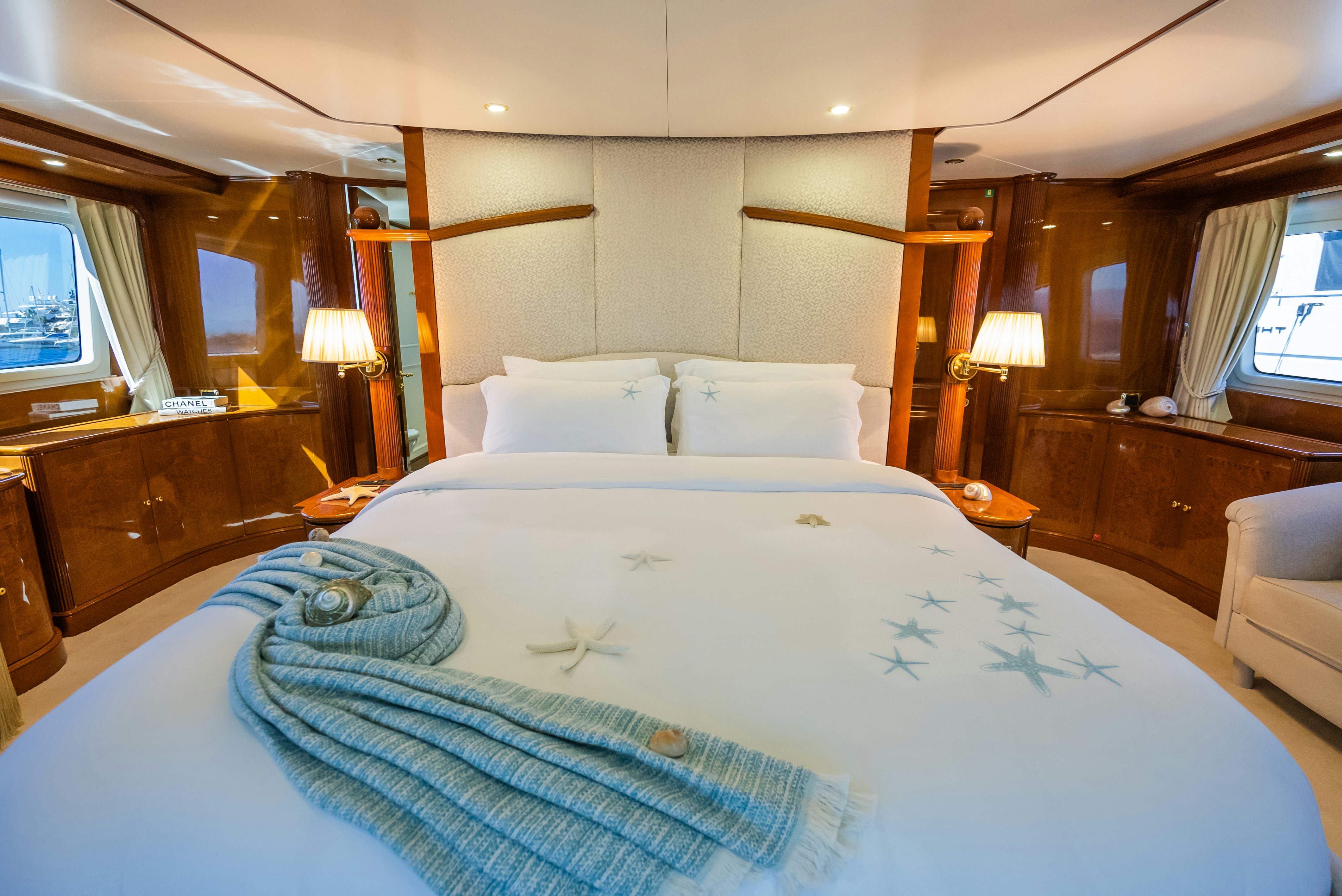 a hotel room with a bed aboard STELLA FIERA Yacht for Sale