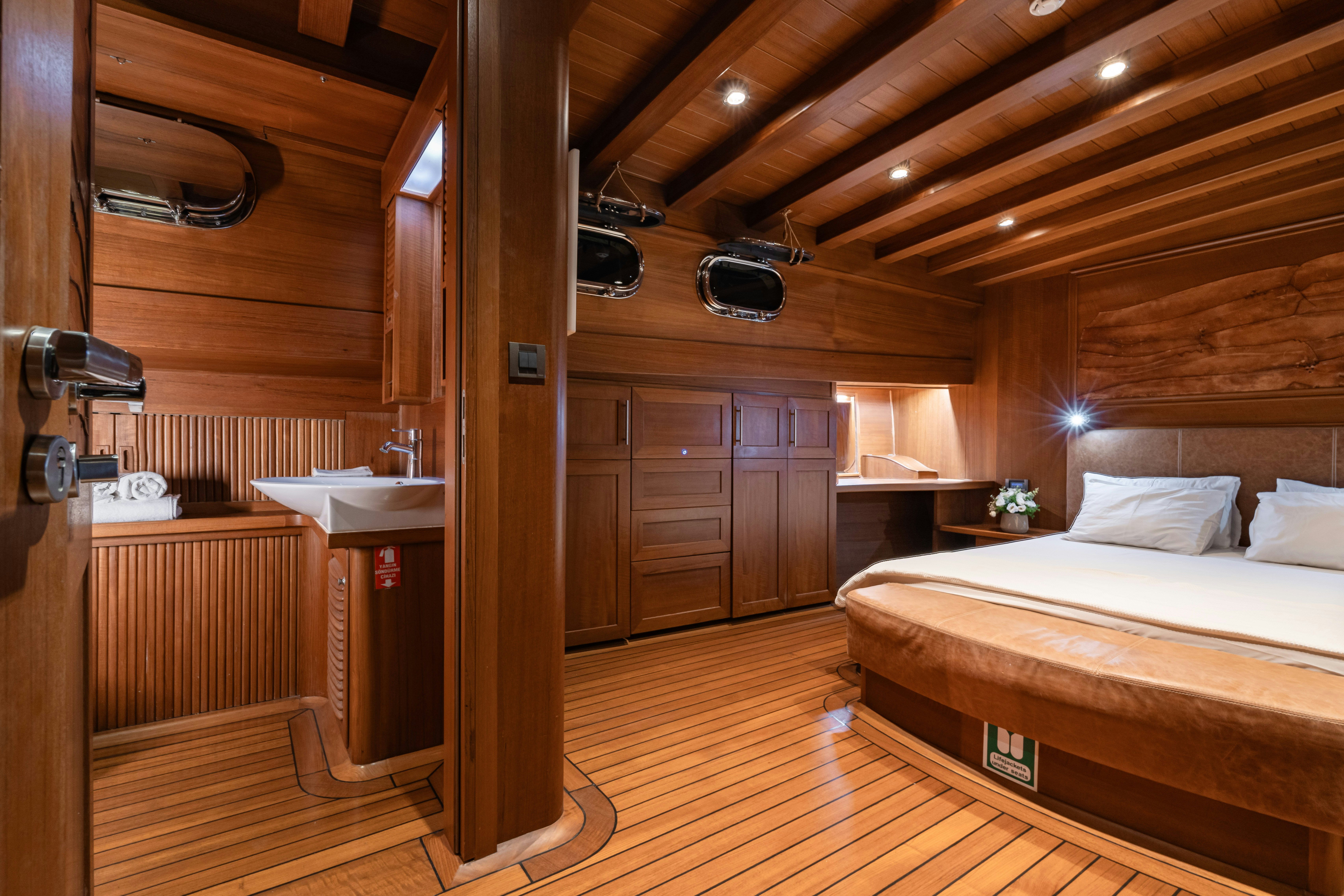 a wood room with a bed and a sink aboard CAKIRYILDIZ Yacht for Sale