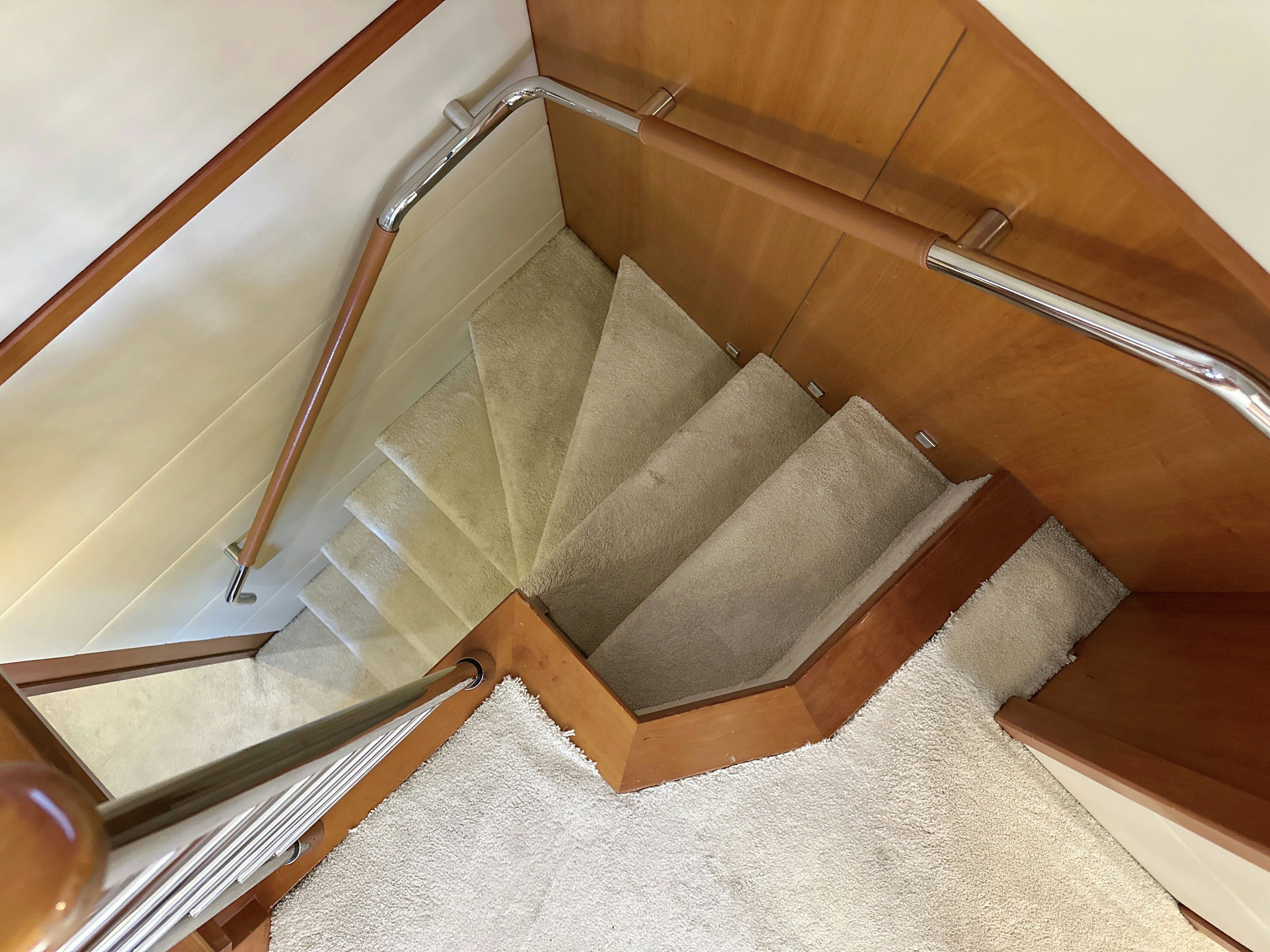 a bathroom with a large tub aboard SWORDFISH 68 Yacht for Sale