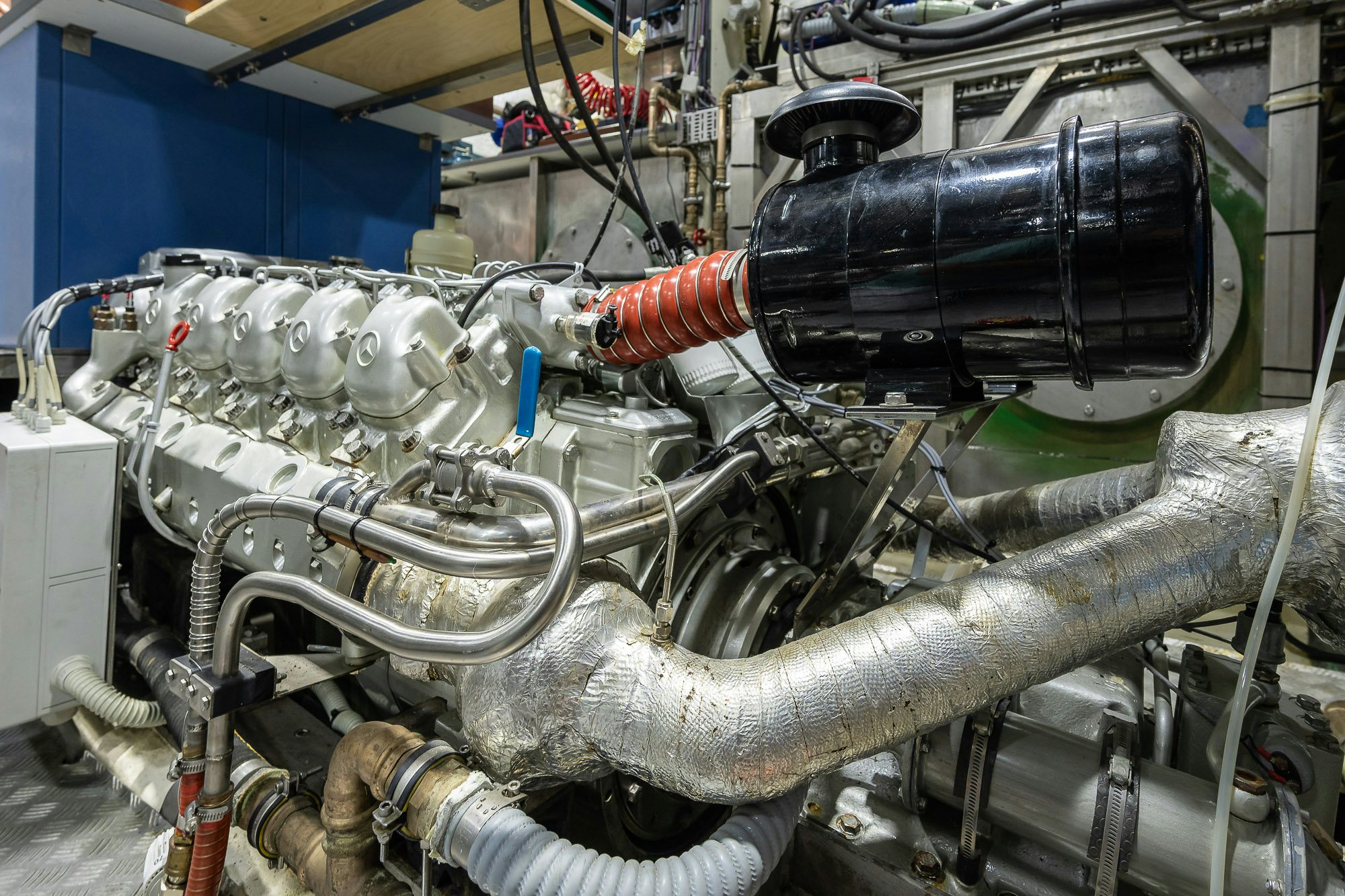 a machine with a red handle aboard PLAYMOBIL Yacht for Sale