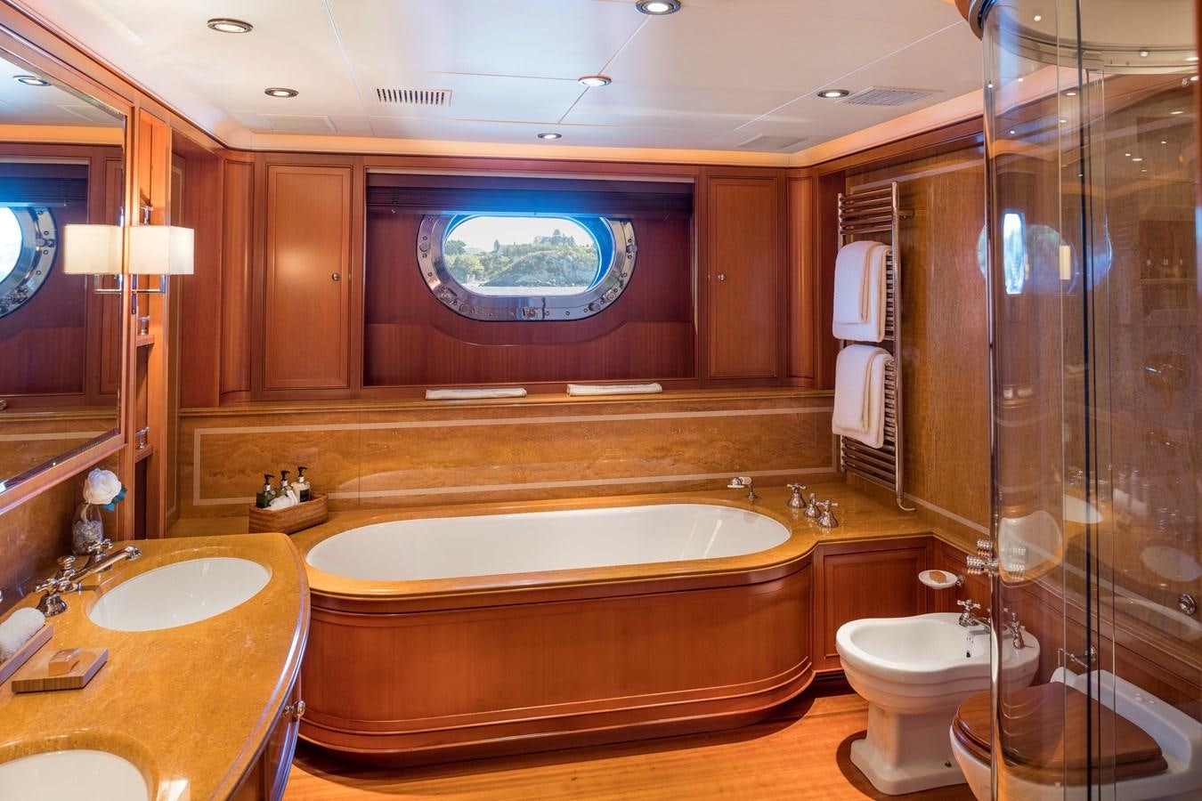 a bathroom with a large jacuzzi tub aboard ZENJI Yacht for Sale