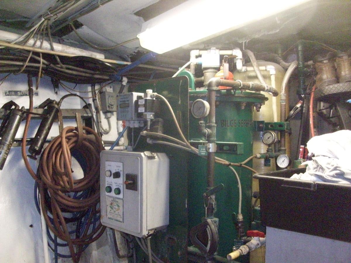 a room with machinery aboard NO NAME HALF MOON CLIPPER Yacht for Sale