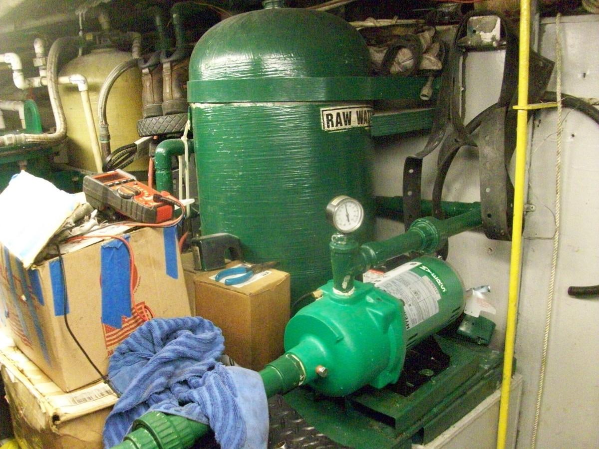 a green machine in a room aboard NO NAME HALF MOON CLIPPER Yacht for Sale