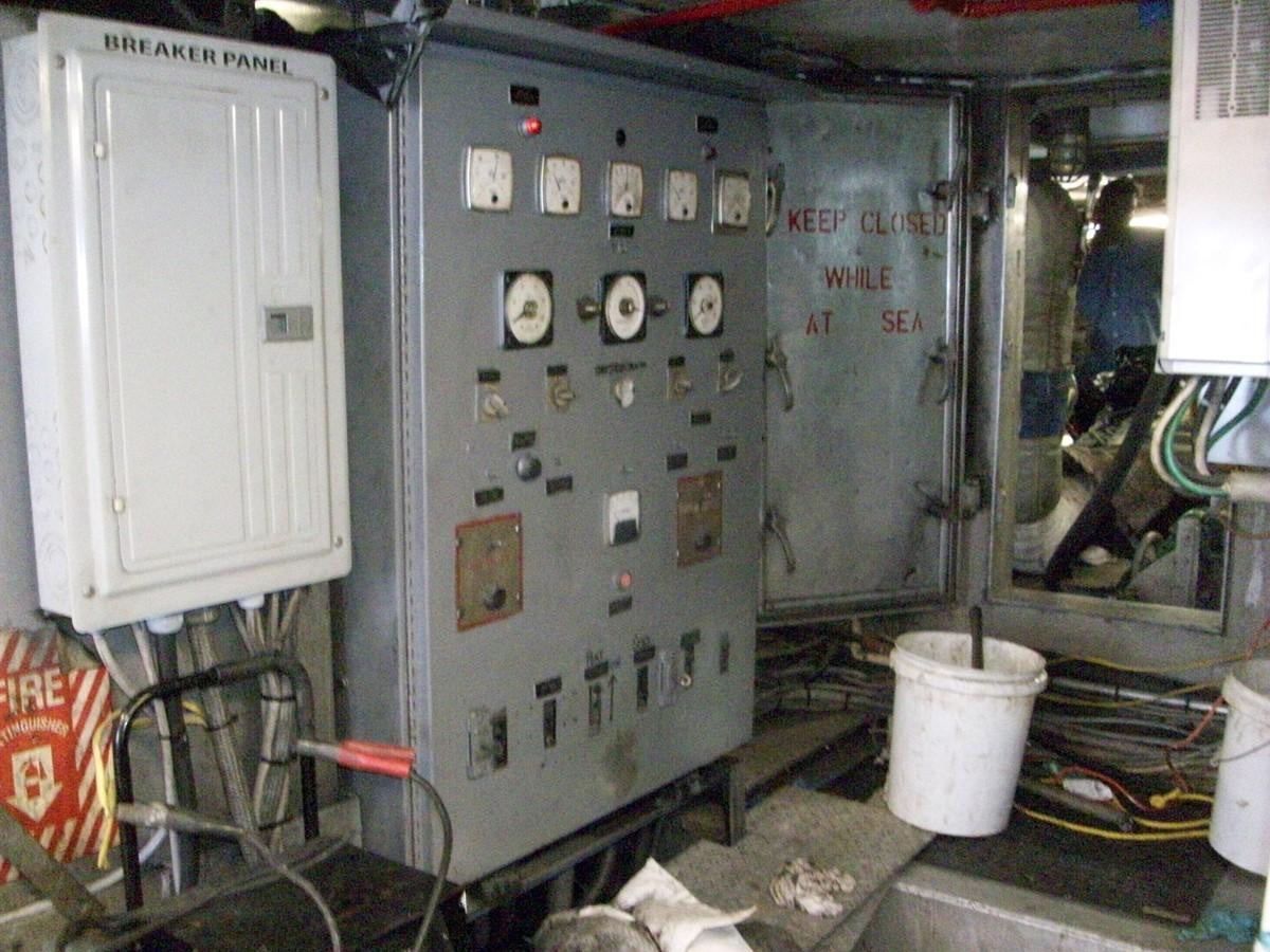 a machine with a large amount of electrical equipment aboard NO NAME HALF MOON CLIPPER Yacht for Sale