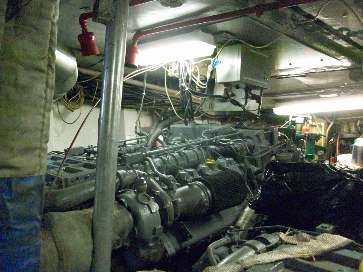 a large machine with wires aboard NO NAME HALF MOON CLIPPER Yacht for Sale