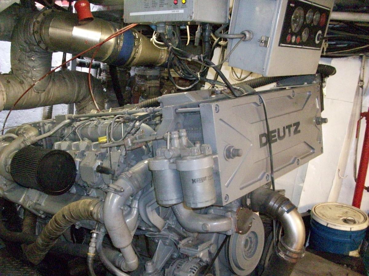 a machine with a large metal cylinder aboard NO NAME HALF MOON CLIPPER Yacht for Sale