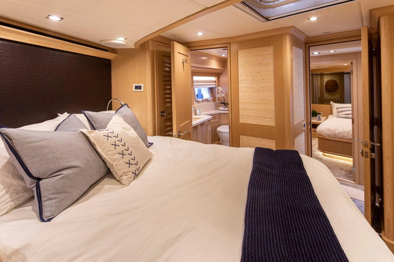 a hotel room with a bed aboard 92 PARAGON COCKPIT Yacht for Sale