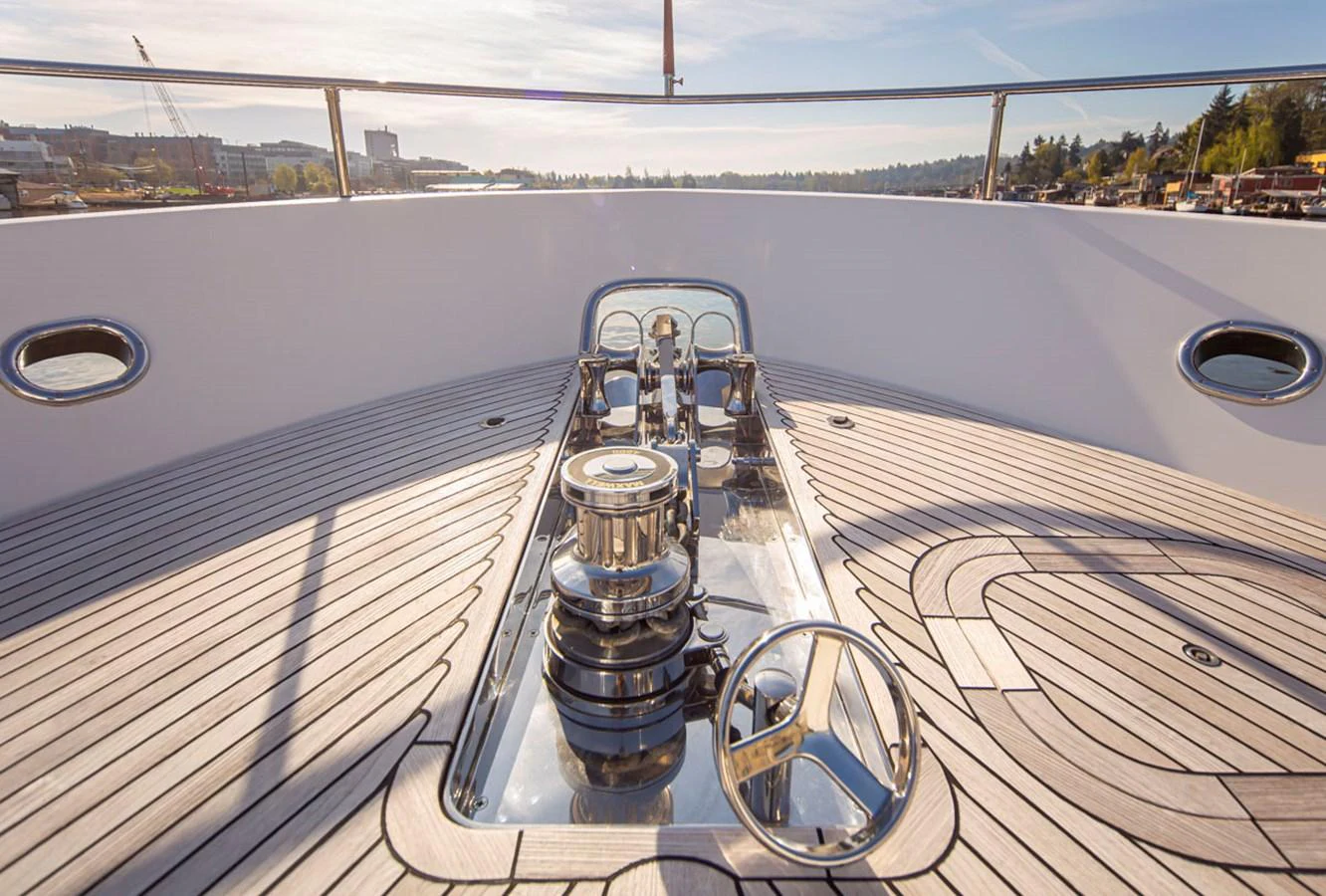 a machine on the train aboard 92 PARAGON COCKPIT Yacht for Sale