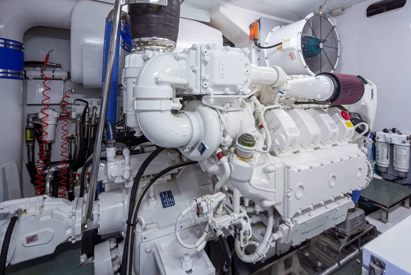 a white machine with a large white object on it aboard 92 PARAGON COCKPIT Yacht for Sale