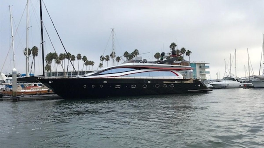 KISSES Yacht KISSES Yacht