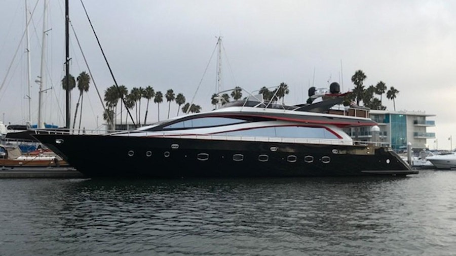 KISSES Yacht KISSES Yacht