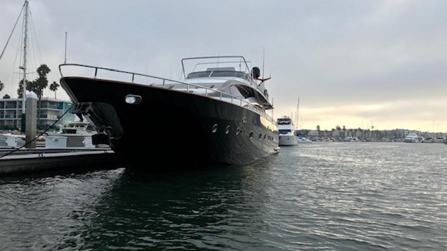 KISSES Yacht KISSES Yacht