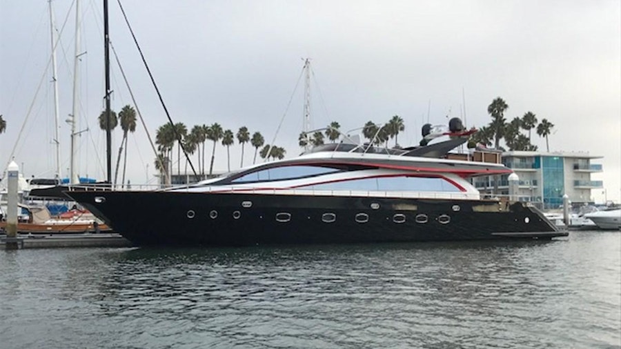 KISSES Yacht KISSES Yacht