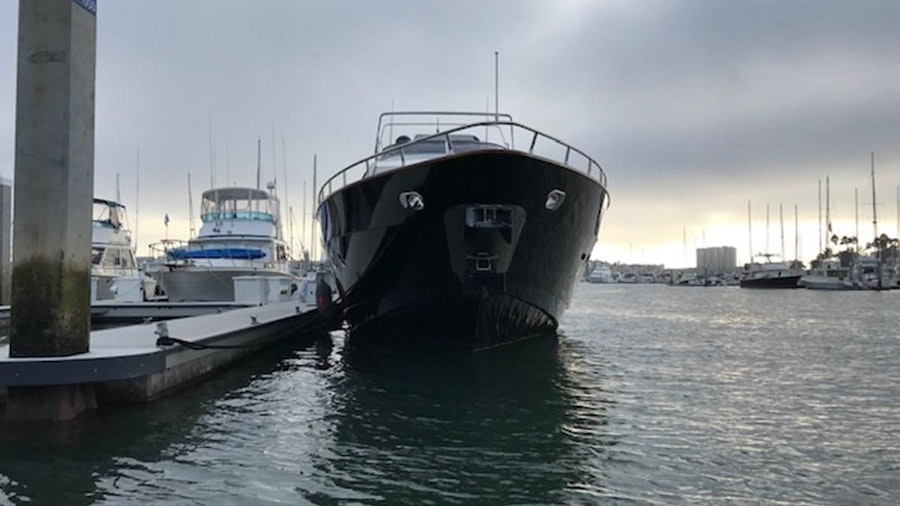 KISSES Yacht KISSES Yacht