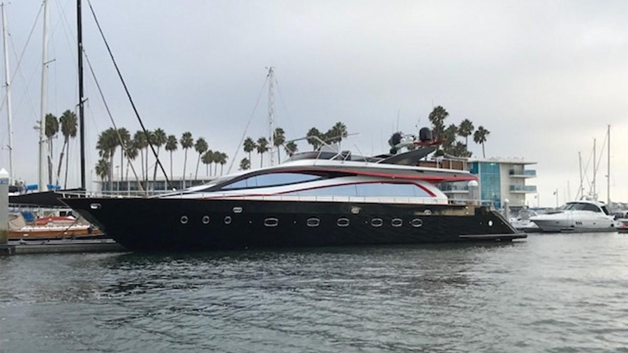 KISSES Yacht KISSES Yacht