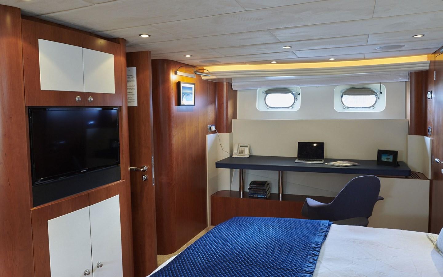 a room with a bed and a tv aboard WILLOW Yacht for Sale