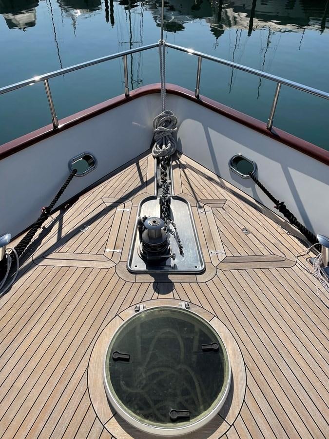 a boat with a metal frame aboard AZIMUT 85 ULTIMATE Yacht for Sale