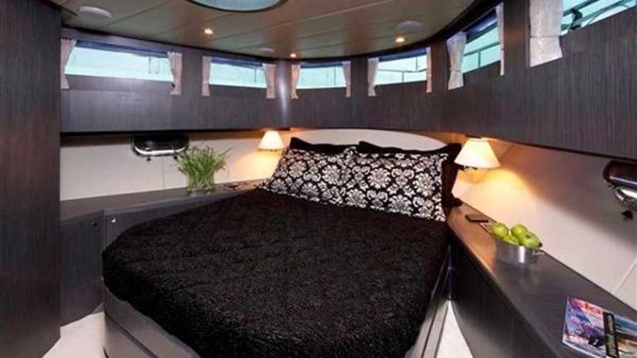JOHNSON 80' SKYLOUNGE W/HYDRAULIC PLATFORM Yacht JOHNSON 80' SKYLOUNGE W/HYDRAULIC PLATFORM Yacht